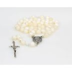 Różaniec z płatkiem róży z grobu św. Jana Pawła II