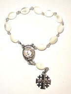 Różaniec dziesiątka z masy perłowej z ziemią świętą