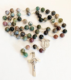 Różaniec z kamieni agat indiański z medalikiem Św. Benedykta